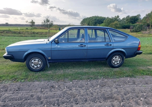 Volkswagen Passat cena 10000 przebieg: 150000, rok produkcji 1983 z Góra małe 106